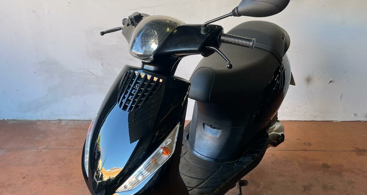 Scooter PIAGGIO ZIP 50 cc / 1800€