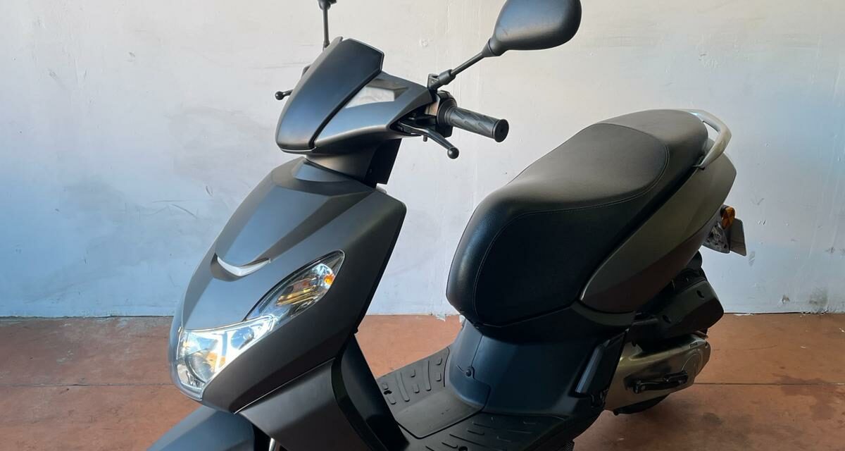 Scooter PEUGEOT KISBEE 50 cc / 1600€