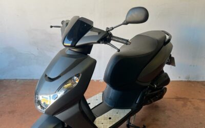 Scooter PEUGEOT KISBEE 50 cc / 1800€