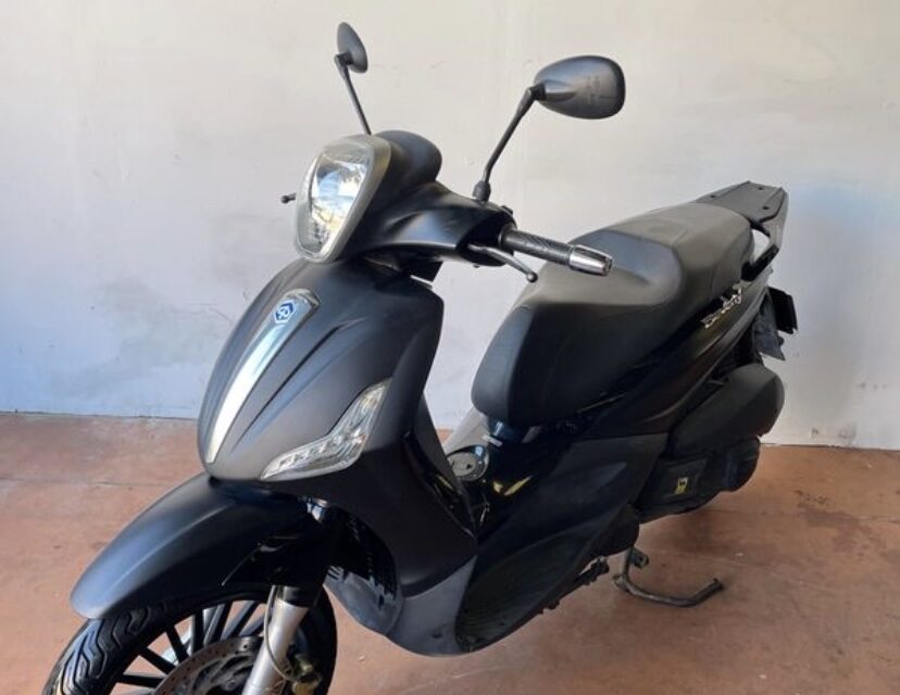 Scooter PIAGGIO BEVERLY 300 cc / 3200€