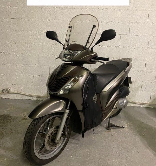 Scooter Honda 125 cc SH injection / 1200 €