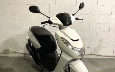 Scooter Peugeot Kisbee  2 temps / 1 400 €