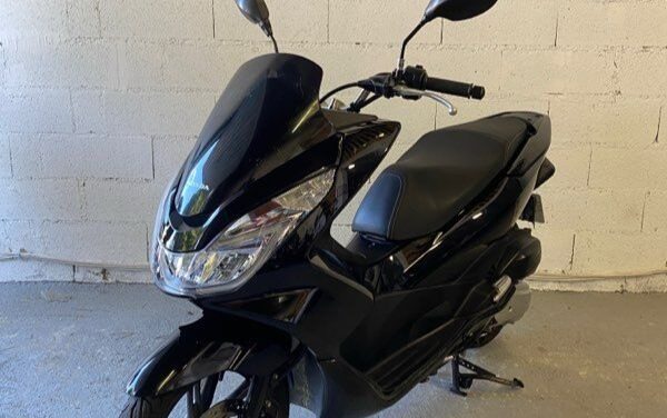 Scooter Honda 125 cc PCX injection  / 2 200 €