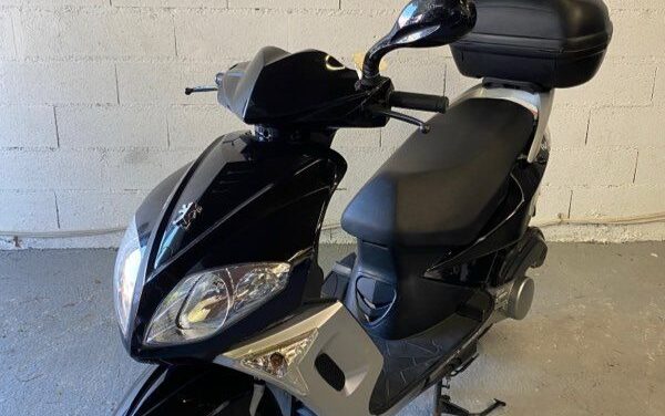 Scooter Peugeot SUM UP 125 cc /  950€