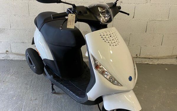 Scooter PIAGGIO ZIP 50 cc 4 temps injection /  1 500 €