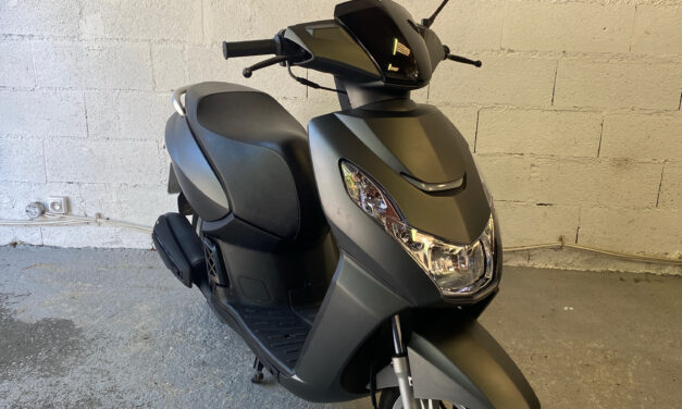 Scooter Peugeot KISBEE 50 cc  / 1 650 €