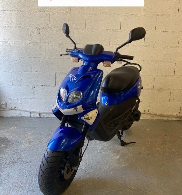 Scooter Peugeot TREKKER / 950 €
