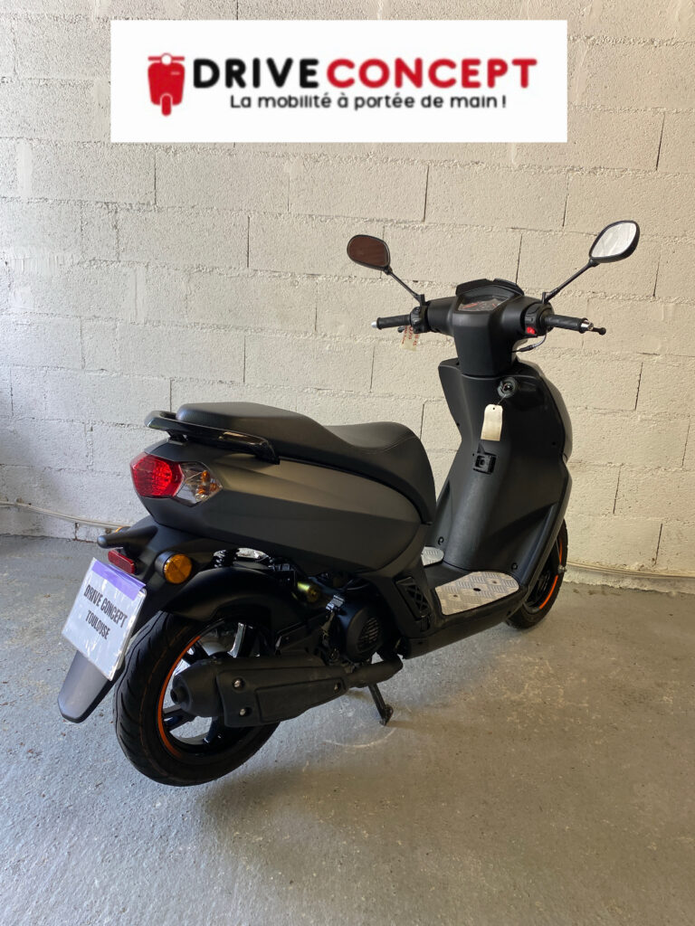 Peugeot 50 cc de chez Drive Concept 