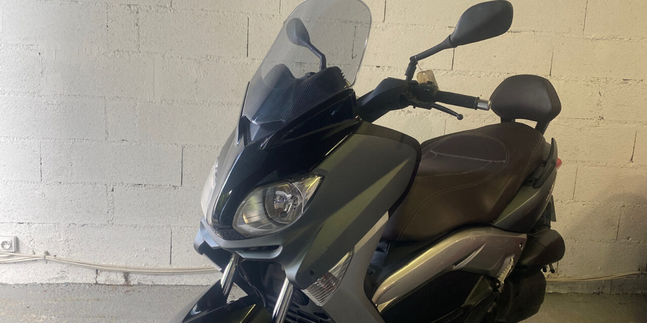Scooter Yamaha X-MAX 125 cc  / 2 200 €