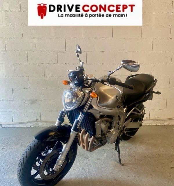 Moto Roadster streetbike Yamaha FZ6 – 2  490 €