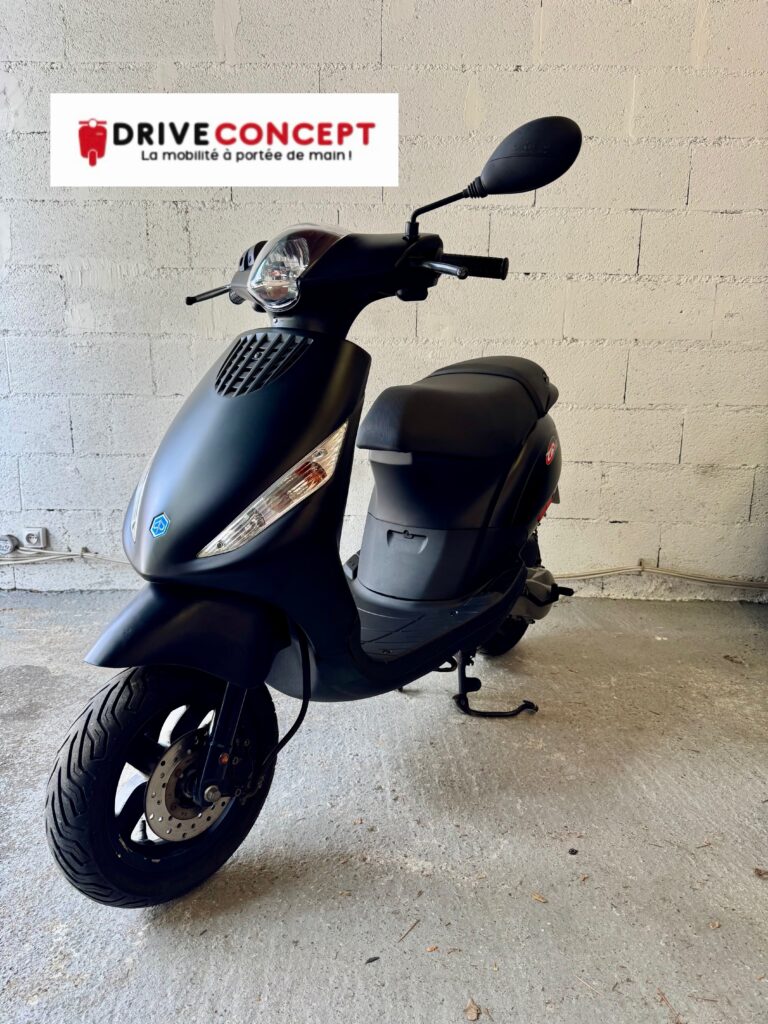 Scooter  Piaggio ZIP, de chez Drive Concept 