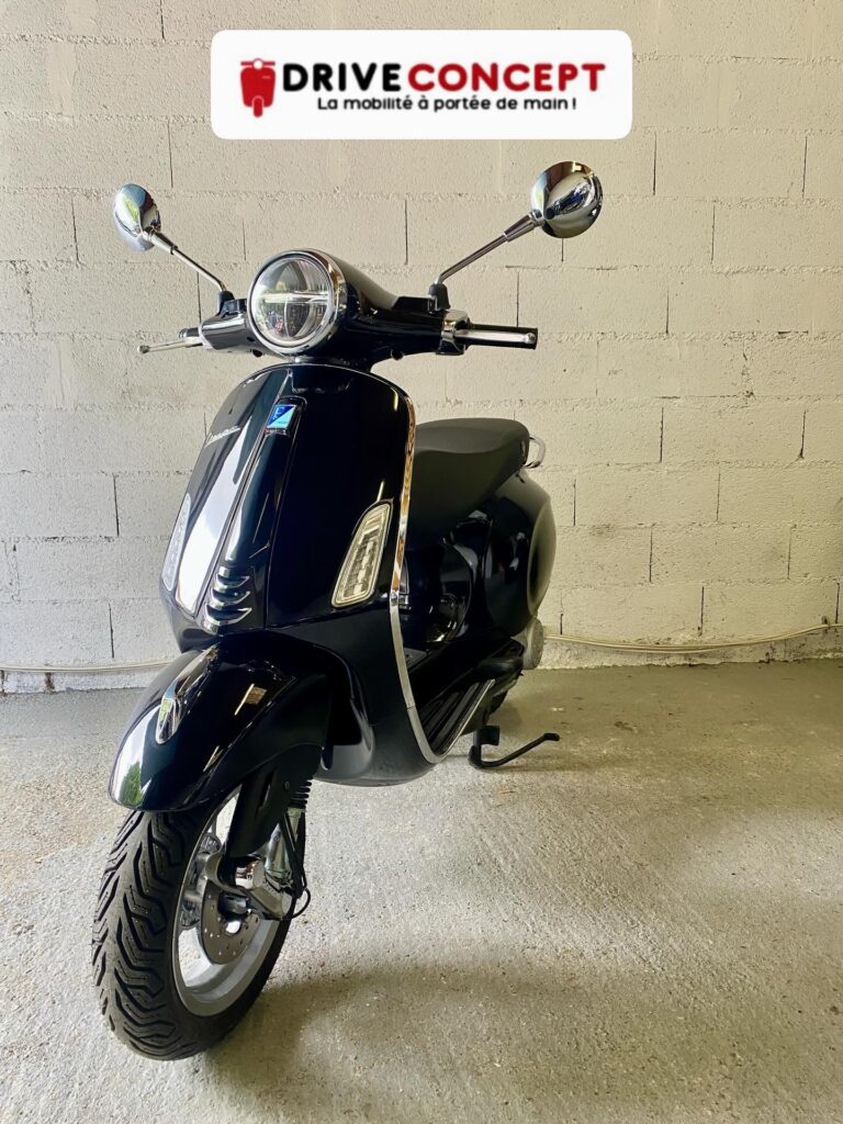 Vespa Primavera de chez Drive Concept à Toulouse. 