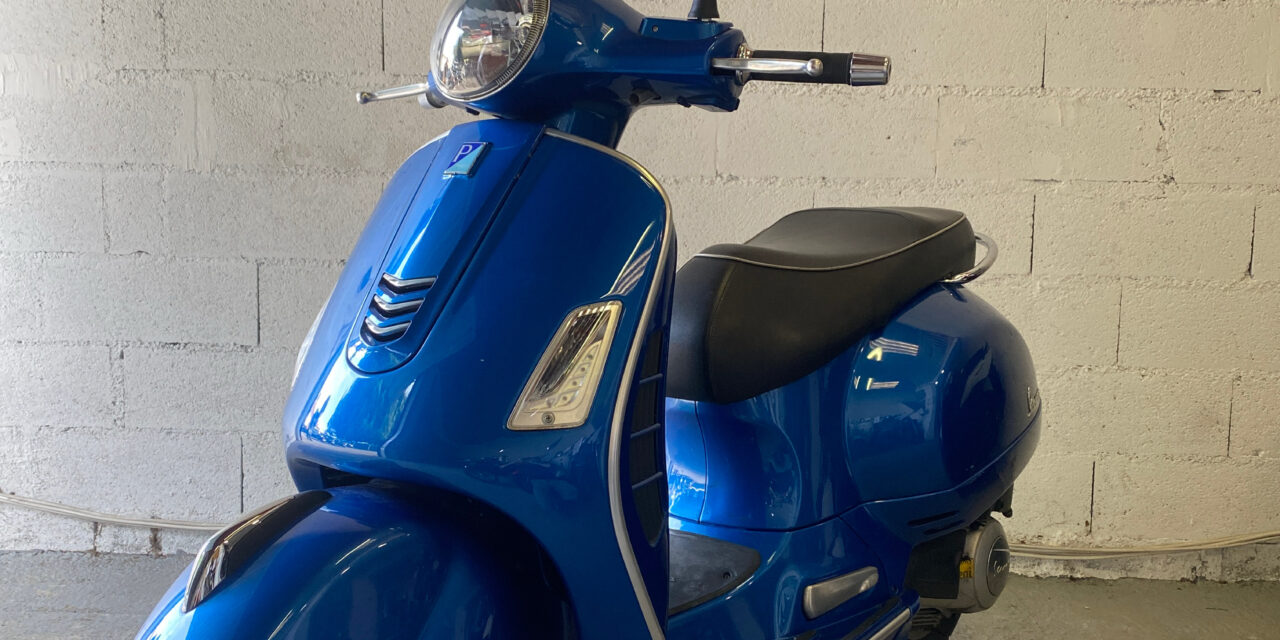 Scooter Piaggio Vespa GTS 125 cc  / 2 800 €