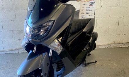 Yamaha N-MAX 125 cc  4 temps injection / 2200 €